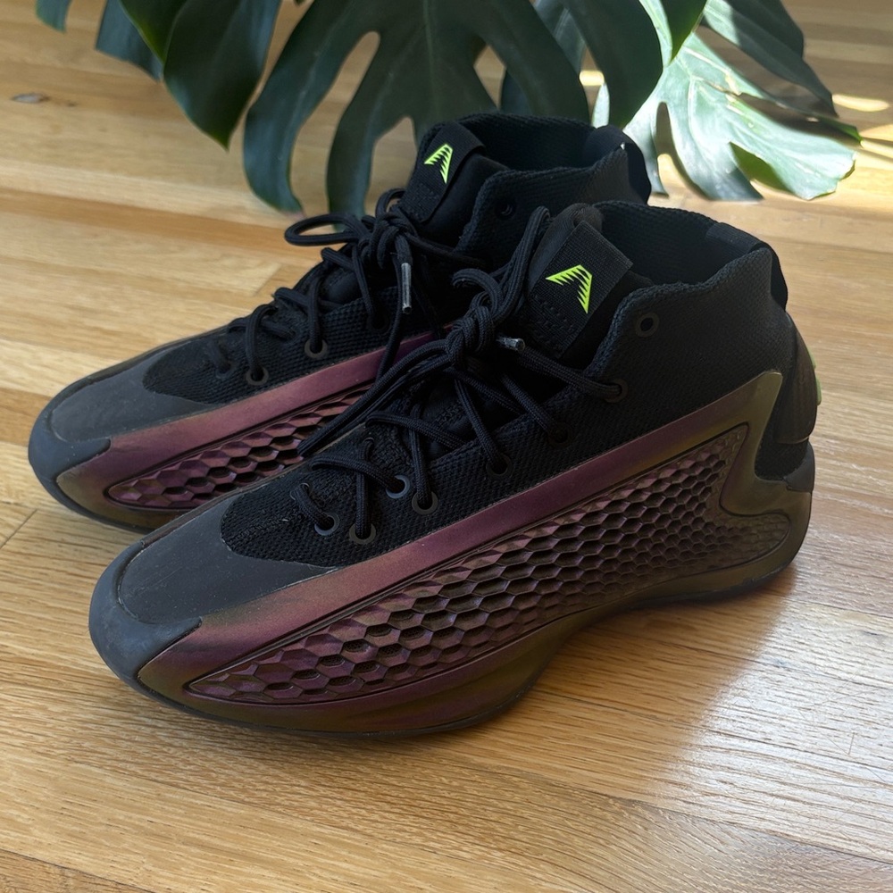Adidas ANTHONY EDWARDS 1 THE FUTURE BASKETBALL Shoes Boys size 5.5